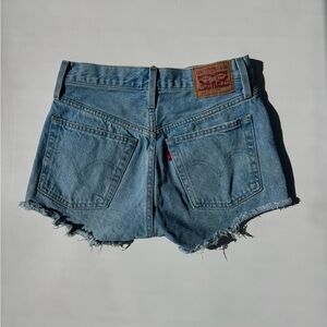 Levi’s 501 High rise Denim Shorts Size 24 Women’s Distressed Blue Jean